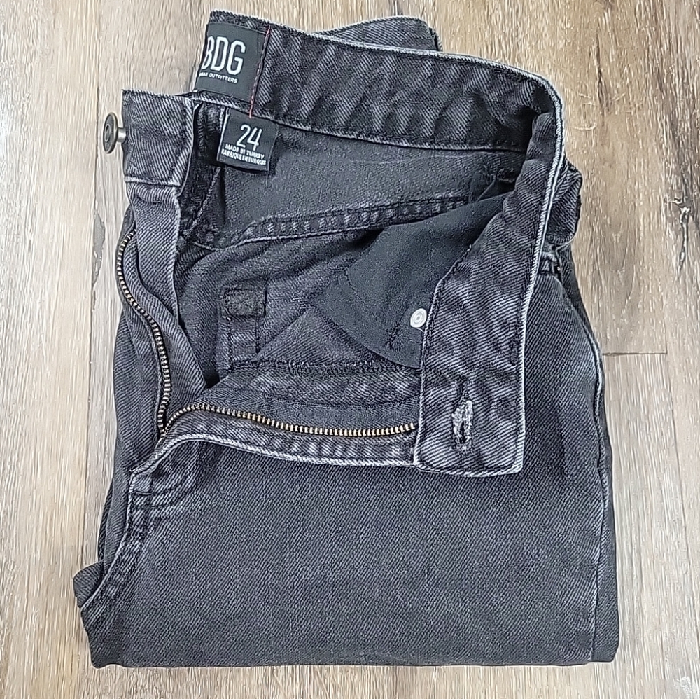 BDG Urban Outfitters Mom High Rise Denim Jean Size 24 Black Wash